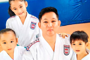 Silvio Nagai with their kids, Maki, EMi and Diego